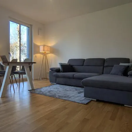 Modernes Voll Moebliertes Am Mit Garten, Nahe Ber Apartment *