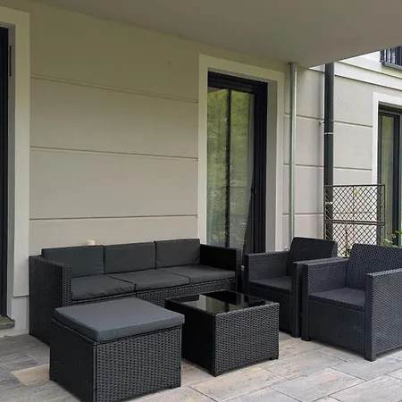 Apartment Modernes Voll Moebliertes Am Mit Garten, Nahe Ber