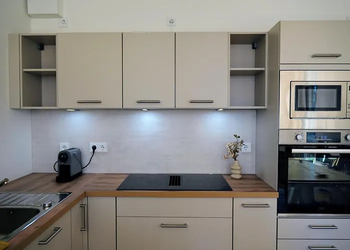 شقة Modernes Voll Moebliertes Am Mit Garten, Nahe Ber *