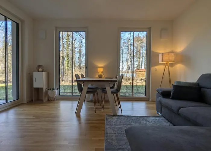 Modernes Voll Moebliertes Am Mit Garten, Nahe Ber