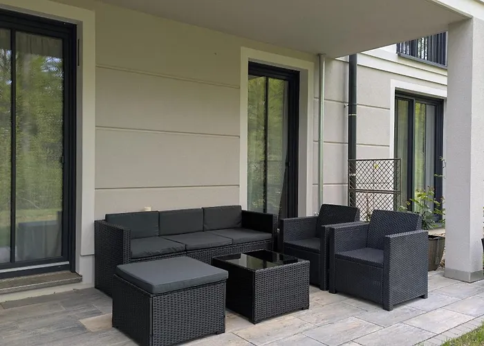 شقة Modernes Voll Moebliertes Am Mit Garten, Nahe Ber